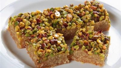  طريقة عمل الهريسة بالمكسرات بمكونات بسيطة مثل المحلات