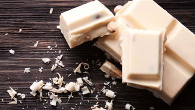 تفسير رؤية الشوكولاتة البيضاء في المنام وعلاقتها بالترقية في العمل 