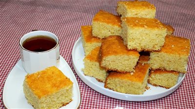 مغذية ولذيذة.. طريقة عمل كيكة الذرة بخطوات بسيطة  في مطبخك