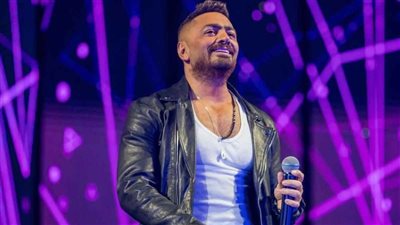 تامر حسني يصنع التاريخ بألمانيا.. أول فنان عربي يغني أمام 30 ألف متفرج