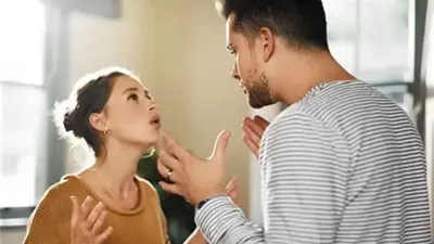 زوجي يطالبني ببيع ذهبي من أجل شقيقته.. ماذا أفعل؟