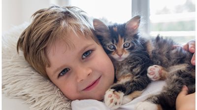 كيف يساعد اقتناءك للحيوانات الأليفة في تربية طفلك بصورة جيدة؟ 