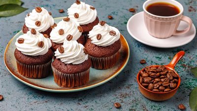 طريقة عمل كب كيك القهوة اللذيذ بمكونات بسيطة في المنزل 