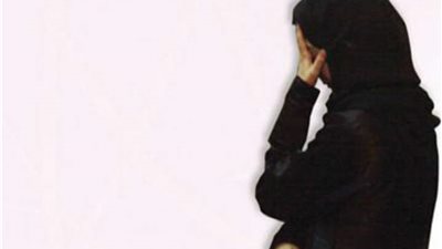 مطلقة وأعجبت بزميلي في العمل رغم فارق العمر.. ماذا أفعل؟