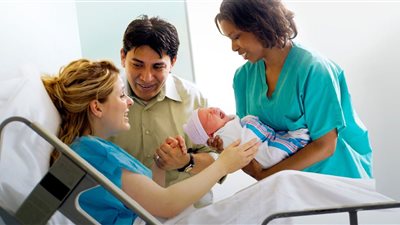 الأزواج عُرضه لاكتئاب ما بعد الولادة أكثر من الزوجة.. ما السبب؟