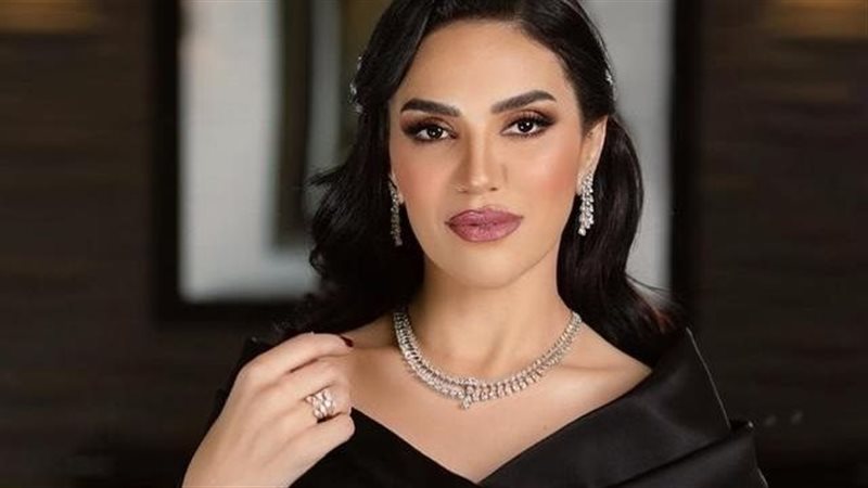 الفنانة مي فاروق