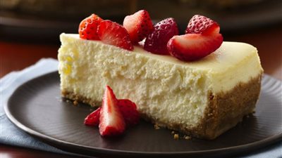 حلويات بدون بيض.. طريقة عمل تشيز كيك الزبادي اللذيذ