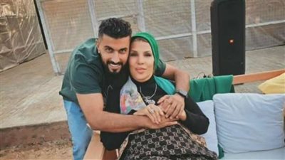 محمد سامي يحتفل بفوز والدته بعضوية مجلس النواب