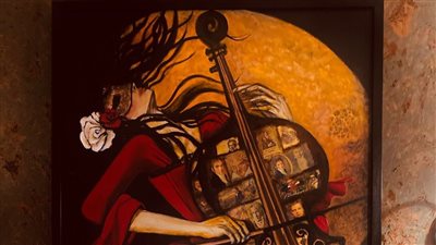 ”هوجل”: لقاء بين امرأتين جمعهما الفن وقوة البياض