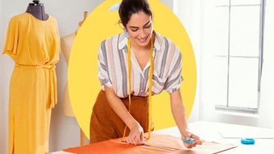 ما حكم عمل مصممة الأزياء وعرض موديلات مفتوحة؟.. أمين الفتوي يُجيب