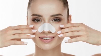 ماسكات طبيعية مذهلة لإزالة الرؤوس السوداء من الأنف 