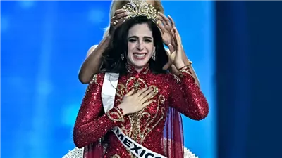 تتويج فاطمة بوش بلقب ملكة جمال الكون 2025.. من هي؟ 