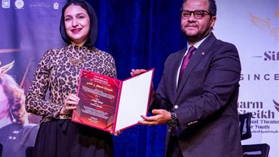 تكريم نهلة إيهاب… من التمثيل إلى تميزها في النقد المسرحي