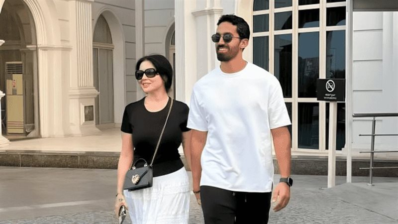 مي عز الدين مع زوجها أحمد تيمور 