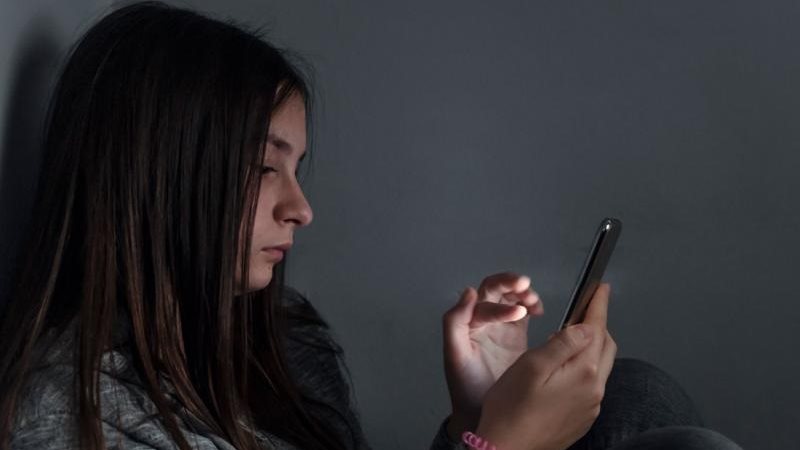 خيانة عن طريق الهاتف 