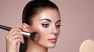  9 خطوات أساسية لوضع مكياج في 5 دقائق