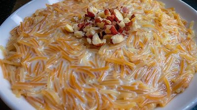 حلويات خفيفة وشهية.. طريقة عمل الشعرية بالسكر واللبن