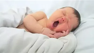 دفء بدون قيود.. كيف تجعلين طفلك ينام بسلام في الشتاء؟