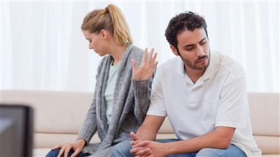 زوجة تستولى على كل أملاك زوجها بسبب زواجه  .. والأخير يُهدد بالطلاق