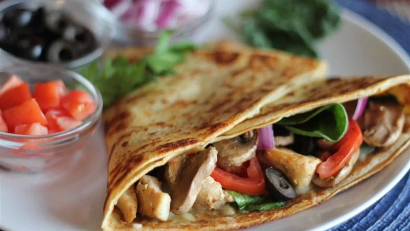 الكريب بالدجاج والجبن