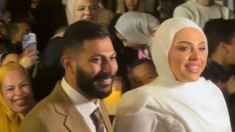 ابنة محمد هنيدي فريدة مع زوجها 