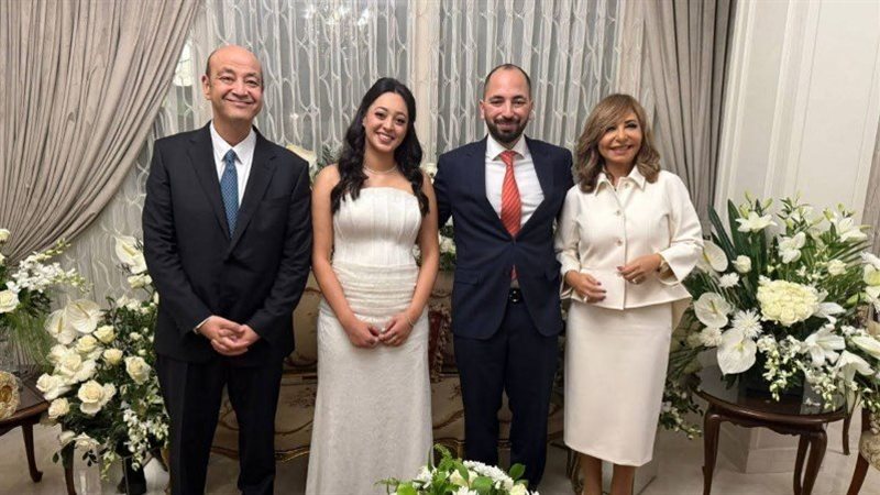 لميس الحديدي مع نجلها وزوجها عمرو أديب 