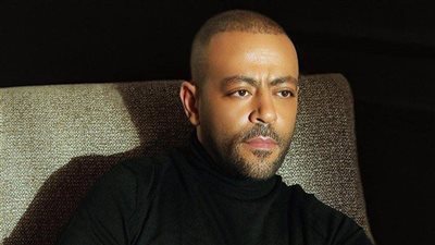 تامر عاشور يشعل الفسطاط بحفل جماهيري وموقف طريف مع إحدى المعجبات