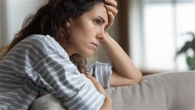 أعاني من الاكتئاب وأتمنى الموت بسبب لون ابنتي السمراء