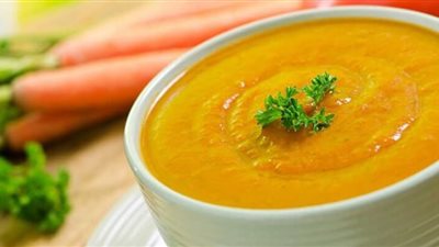 أكلات الشتاء .. طريقة عمل شوربة العدس بالشعيرية بخطوات سهلة 