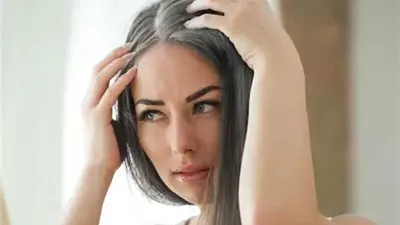 الشيب.. أسباب ظهوره وكيف يؤثر النظام الغذائي على لون الشعر؟