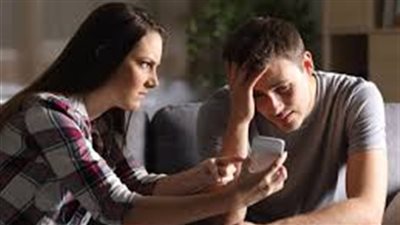 اكتشفت خيانه زوجي متأخرًا بعد أن فقدت عائلتي بسببه.. ماذا أفعل؟