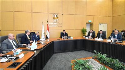  وزير الإسكان يتابع موقف مشروع منطقة الأعمال المركزية بالعاصمة الجديدة