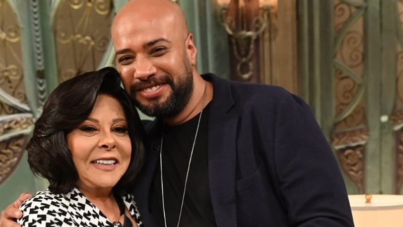 حاتم صلاح مع إسعاد يونس 