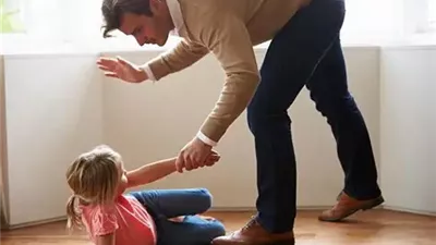 بعد ضرب طفلك.. ماذا تفعلين لإصلاح العلاقة؟