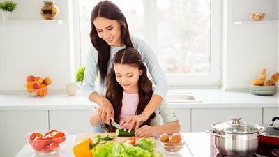 حب المطبخ .. 9 عبارات سلبية تجعل ابنتك لاتحب  تعلم الطهي