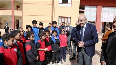 وزير التربية والتعليم ومحافظ أسوان يواصلان جولتهما التفقدية بزيارة المدرسة المصرية اليابانية 
