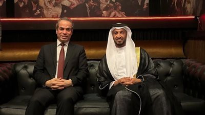 أثناء حضوره مسرحية الست.. المسلماني يرحب برئيس الهيئة الوطنية للإعلام بدولة الإمارات