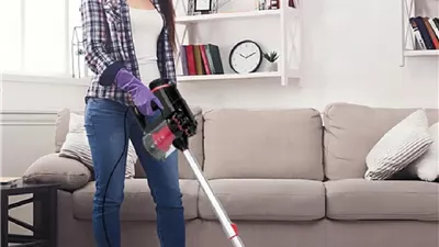 الجورب السحري.. كيف يحول المكنسة إلى أداة تنظيف فائقة؟