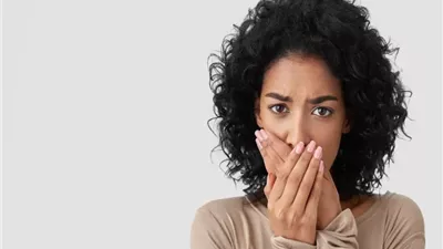 كيف تتخلصين من رائحة الفم الناتجة عن مشاكل المعدة بفاعلية؟