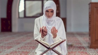 تفسير حلم قراءة الأذكار في المنام وعلاقته بزوال الهموم 