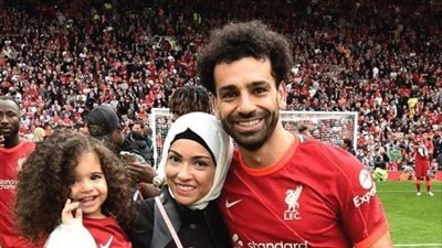 محمد صلاح يشارك الجمهور بأجواء عيد الميلاد مع بناته.. ويثير حفيظة متابعيه