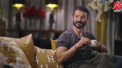 خالد النبوي يكشف كواليس فنية وإنسانية في «عندك وقت مع عبلة»