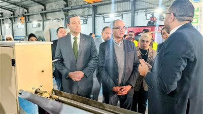 نائب وزير الإسكان يتفقد مصنعاً للمنتجات المرتبطة بأنظمة تحلية مياه البحر بمحافظة دمياط