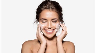  لروتين جمال صحي .. أفضل أنواع الغسول الطبيعية للبشرة الدهنية