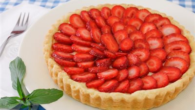 طريقة عمل تارت الفراولة بخطوات سهلة وسريعة في المنزل 