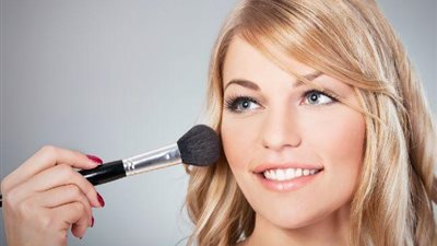 تعرفي على طريقة وضع أحمر الخدود  كالمحترفين حسب شكل وجهك