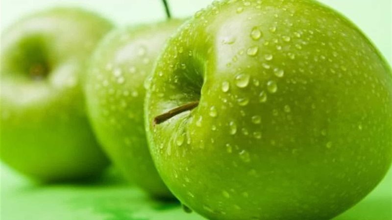 تفسير رؤية التفاح الأخضر في المنام