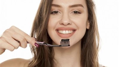 وصفات طبيعية سحرية  لتبييض الأسنان فى دقائق وإزالة التصبغات 