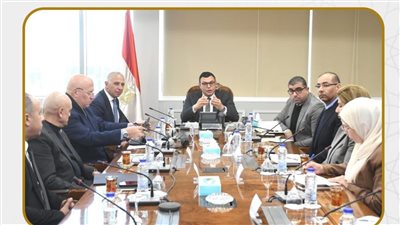 وزير الإسكان يبحث مع مسئولي شركة السويدي دفع العمل بالمشروعات التي تنفذها الشركة بالمدن الجديدة