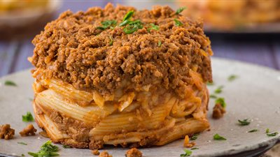 طريقة عمل  طاجن المكرونة باللحمة المفرومة بخطوات بسيطة مثل المحلات